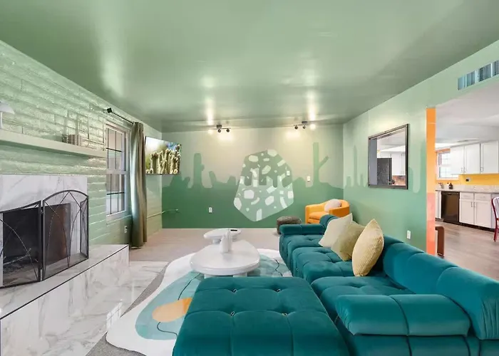 Relaxing 4br With Pool Game & Bbq Fun Holiday home